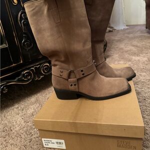 Steve Madden Women's Ruskin taupe  Boots